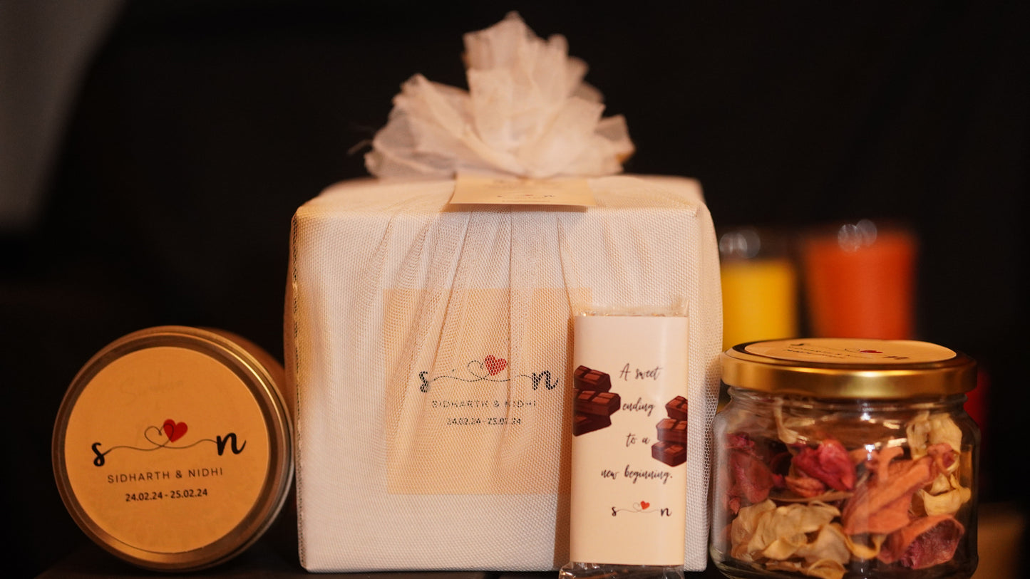 3oz Tin Candle + Potpourri Jar + Chocolate Bar - Perfect Return Gifts !